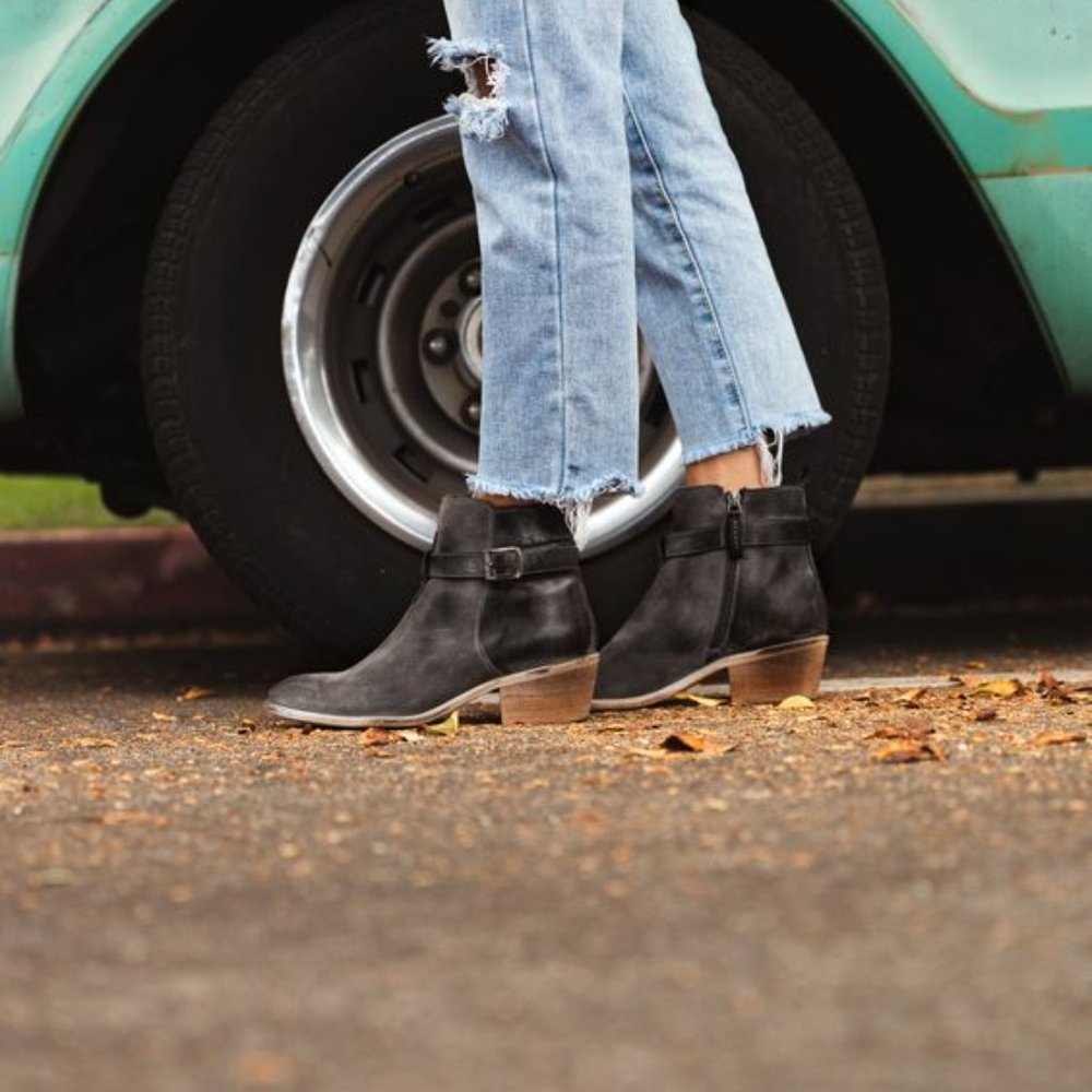 ROAN® Uma Belted Booties Boots Vintage look Size 7.5